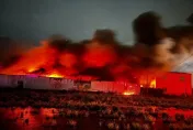 快訊/嘉義六腳畜牧場暗夜「全面燃燒」！　100多隻羊遭火舌吞噬慘變羊排