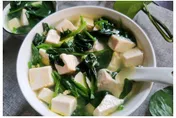 菠菜豆腐湯「草酸＋鈣」容易結石？醫曝真相：完全相反