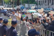 快訊/館長來了！率小草包圍北檢　質疑司法不公亂辦柯文哲：他最笨不相信收錢