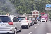 春節連假雪隧塞爆　高公局出招提醒龜車別當「路隊長」