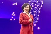 忍痛一個月才開刀！胡婉玲曝「血色尿袋」照：雙腎一管的考驗