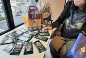 麥當勞《獵人》盲卡包才開賣1hr！秒被轉售「一包300元」　網友全傻眼