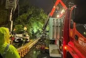 內湖男買晚餐電線桿壓爆頭慘死　檢警相驗母、妹悲痛現身殯儀館