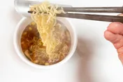 泡麵湯汁別倒水槽、馬桶！「油脂」恐堵管道、招小強