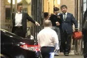 直擊/陳時中摟妹玩很嗨？王必勝任中華開發資本副總揪飯局為何事、還飄出了粉味