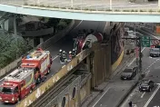 北市重大車禍！水泥車翻覆撞斷高架橋護欄石塊砸2車　駕駛受困昏迷