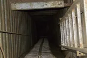 影/死神降臨！印尼超市員工誤按升降鈕　貨梯當場變「斷頭台」喪命
