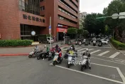 機車進待轉區「打哪邊方向燈？」　交通部曝正解：亮煞車燈才正確