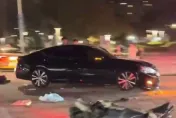 影/台中嚴重車禍「轎車頭半毀、機車整輛撞爛」　傷亡不明