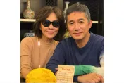 劉嘉玲迎59歲！梁朝偉「滿頭白髮」幫慶生　她告白：簡單快樂