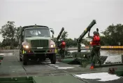 第53工兵群浮橋連期末鑑測　完成M3浮門橋架橋演練