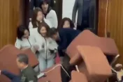 藍委陳菁徽控襲臀性騷擾　鍾佳濱回：議事攻防肢體衝突8字