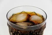 代糖飲料比含糖飲料更易引發脂肪肝！研究：風險增60%