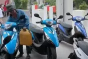 以為機車被丟垃圾！拿起發現底下藏鑰匙　她驚呼：好愛台灣