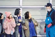 嚴藝文煞到日本市場180公分鮮肉　「認真想把」貼近一看竟是宋偉恩！