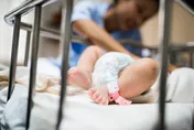 未滿月女嬰染腸病毒併發腦炎！重症、死亡皆創6年新高