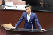 鍾佳濱「傭兵才看錢打仗」　網炸鍋：嫌現在當兵的人太多？