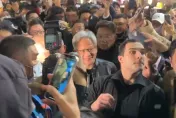 黃仁勳逛逢甲塞爆！竟遇「89攔路討錢」　Cheap轟：太丟臉了