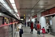 北捷老翁車廂內摔倒後腦著地　網批拆扶手釀禍