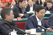 陸大咖企業座談「晶片首富」坐姿鬆弛惹關注　神秘背景起底
