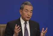 王毅分別與以伊外長通電話　斥以色列動武違反國際法