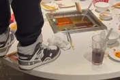 好貴一泡尿！陸海底撈「小便門」一審出爐　2少年判賠936萬