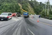 舞鶴山谷爆翻車！水泥預拌車橫躺半山腰　地面大片油漬