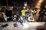 影/3毒蟲遇臨檢臭襪子露餡　警搜車驚見百萬現金巨量毒品
