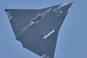 第六代戰機殲-36試飛　退役中將曝：美國六代機這2點比不上