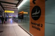影/轟！倫敦機場變電站爆炸　停電瞬間陷漆黑緊急關閉