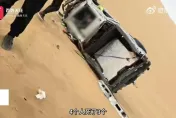 3死1傷！內蒙沙漠越野車驚傳側翻　司機乘客「從天窗甩出」