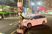 休旅車汐科站前自撞庇護島　駕駛閃車視線遮蔽釀禍