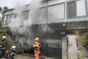 淡水民宅車庫爆火警！百萬豪車遭烈焰吞噬　幸無人受困