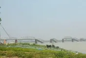 影/地牛怒了！緬甸7.7強震「晃垮大橋」　屋倒、皇宮城牆慘況曝