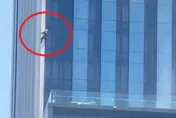 影/絕望畫面曝！泰工人清潔玻璃遇強震　死命抓住大樓外牆