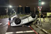影/台中兩車相撞！電影情節「180度烏龜翻」　3人受傷送醫