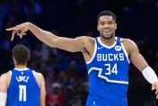 「字母哥」飆35分超級大三元　NBA史上第一人