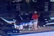 影/喋血瞬間直擊！　高雄瑞豐夜市「少年被砍癱坐路邊」
