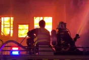 影/疑隔壁旅店亂丟菸蒂！台灣大道火警「一次燒4屋」