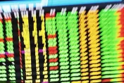 快訊/台股開盤跌逾300點　台積電由黑翻紅至823元