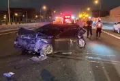 國1驚險追撞翻車事故！　雙方駕駛送醫無生命危險