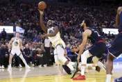 NBA/金州勇士季末戰巴特勒膝傷退場 自嘲喝咖啡就能好