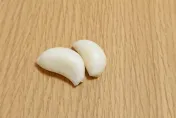 生吃效果更好！每天「2瓣大蒜」護心血管、增腸道好菌