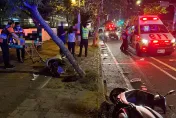 台南百萬轎車「連撞3車」肇逃！機車倒地白煙狂竄　2騎士受傷送醫