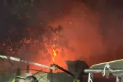 影/高雄停車場突傳爆炸聲「燒紅夜空」 　疑電動機車惹禍
