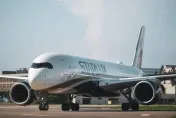 旅客情緒失控疑「咬傷空服員」遭抬下機　星宇航空回應了