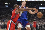 NBA/小丑準大三元+威少致勝防守　金塊延長賽開門紅