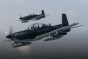 南韓空軍再出包！疑「誤觸投放鈕」　機炮吊艙、油箱從天降