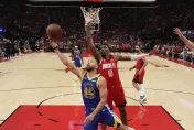 NBA/火箭還是太菜了！柯瑞射爆第二種子　勇士搶下首勝