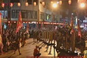 舞獅表演驚魂！2陣頭人員踩空撞柱送醫　驚悚畫面曝